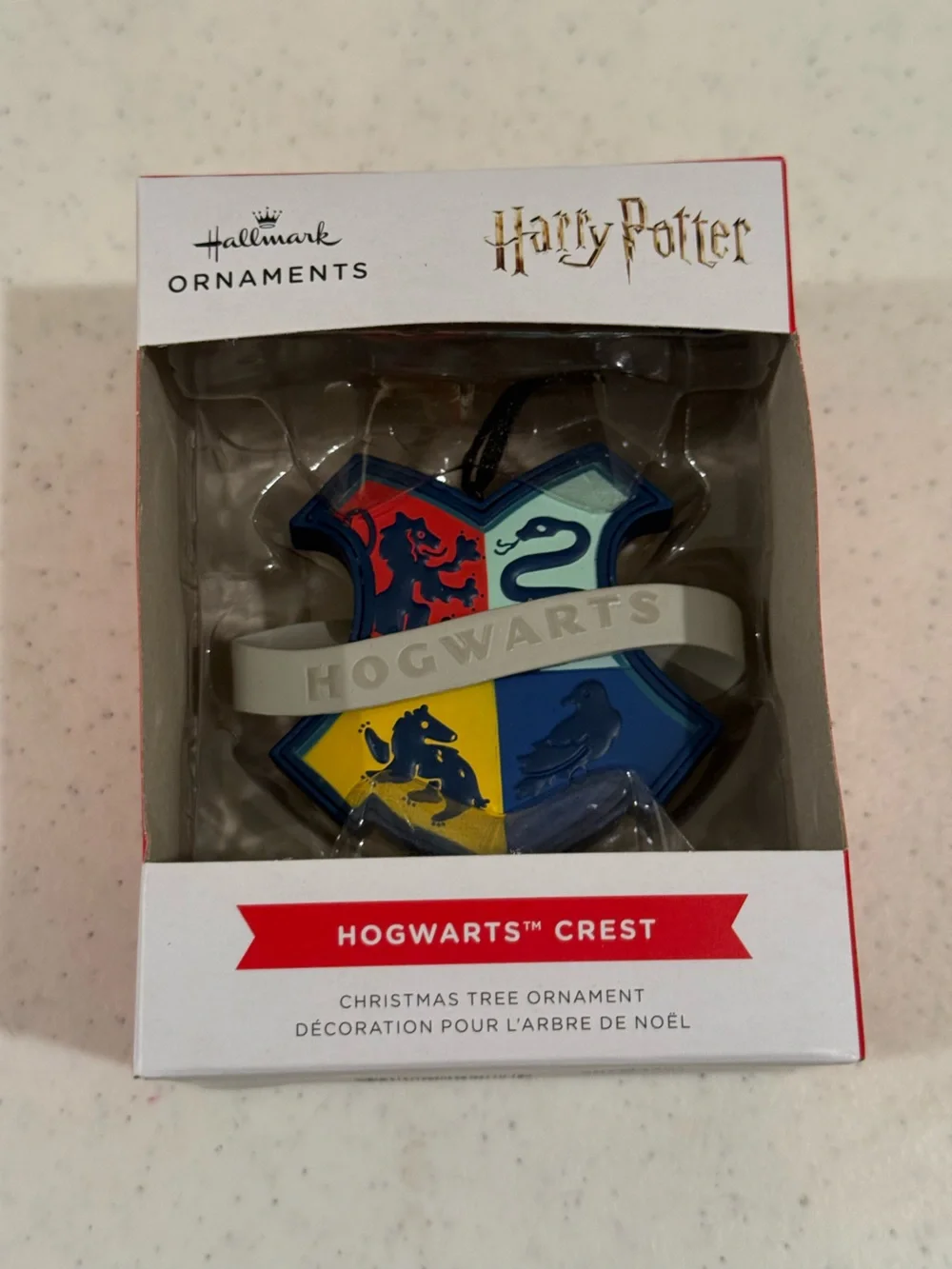 NEW Hallmark Harry Potter “ Hogwarts Crest “ Ornament
